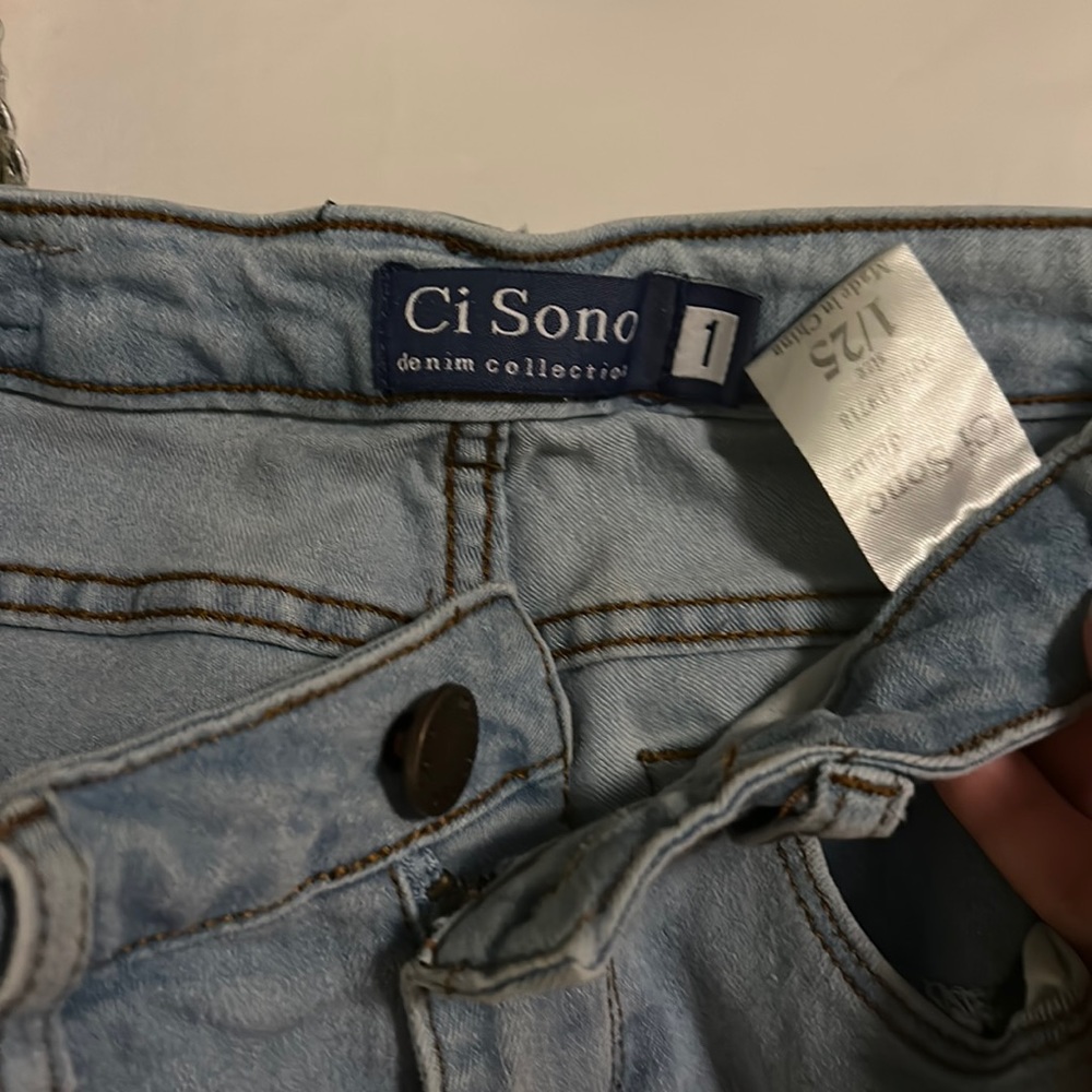 Light wash skinny jeans no rips size 1